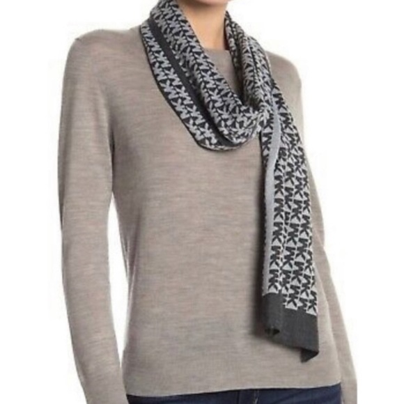 NWOT Michael Kors || Woman’s doble side scarf 🧣 - Picture 4 of 8